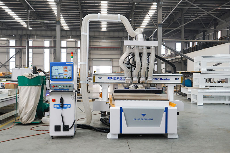 四工序開料機(jī)3 四工序開料機(jī)3