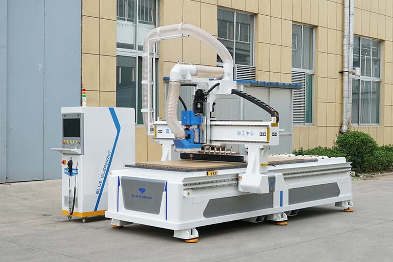 直排自動(dòng)換刀數(shù)控開料機(jī)1 直排自動(dòng)換刀數(shù)控開料機(jī)1