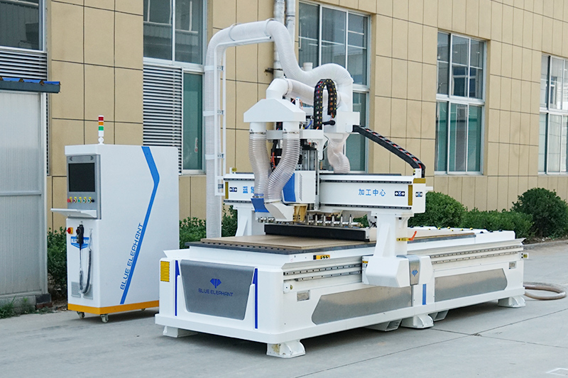 無孔工藝數(shù)控開料機2 無孔工藝數(shù)控開料機2